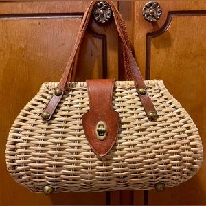 Quality straw leather shoulder bag with buckle